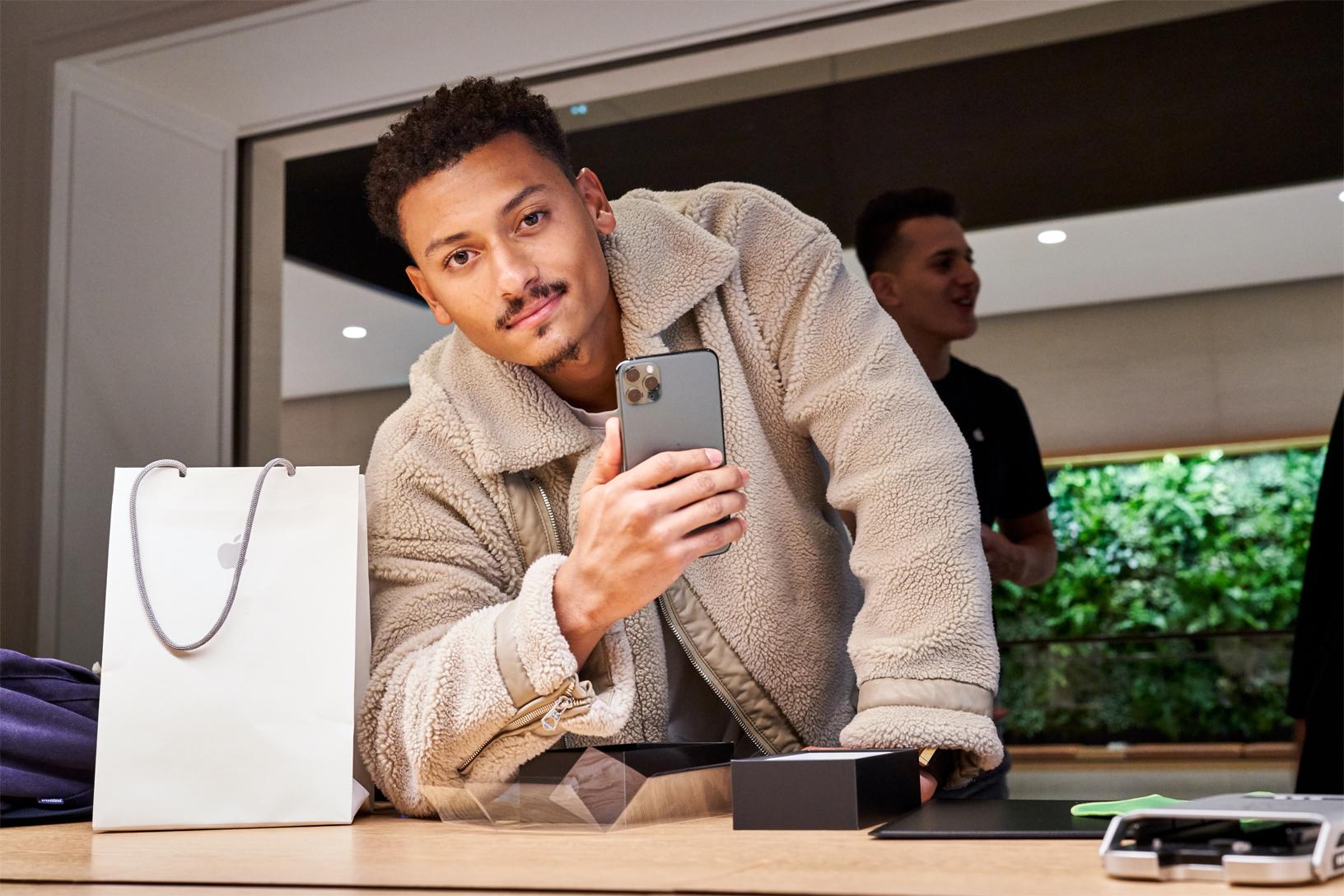 Bridging Distances: Why Instant Top Up Mobile Matters for Loved Ones Far Away